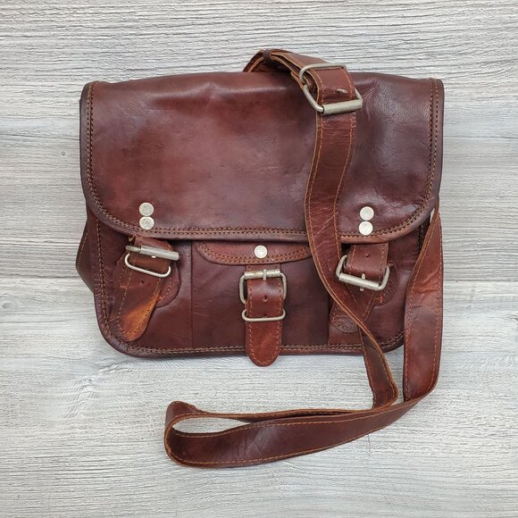 Vintage Handbags - Vintage Avani leather mini messenger style crossbody